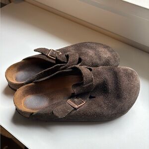 Birkenstock Boston Clogs in brown
